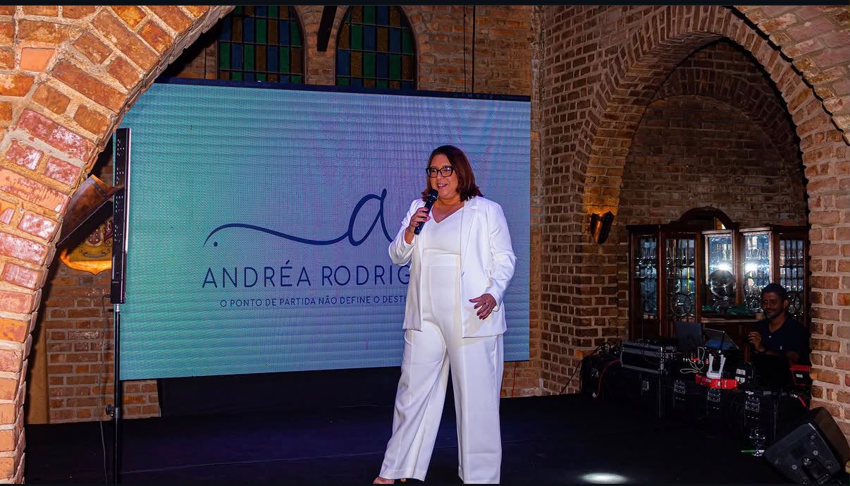 Apresentação com microfone em edição anterior